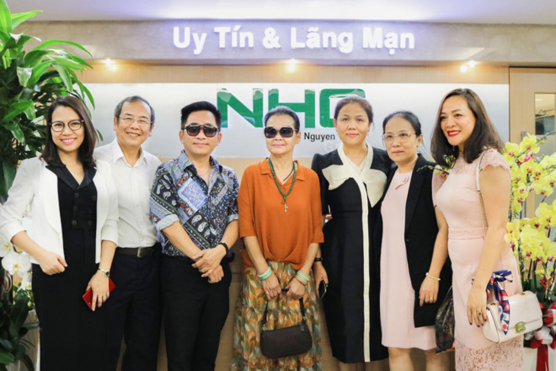 Khánh Ly đến thăm Tập đoàn Nguyễn Hoàng: Tôi trân quý con đường giáo dục của NHG